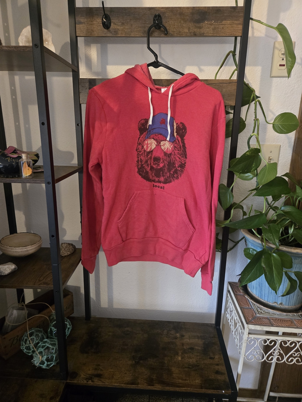 Local Women's Red Graphic Pullover Hoodie